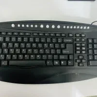 کیبورد سیم دار