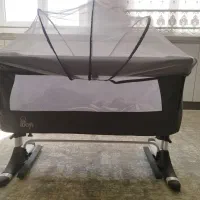 تخت کنار مادر زویه