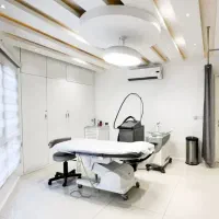 استخدام اپراتور لیزر مو زائد خانم همراه با آموزش