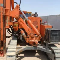 اپراتور دستگاه پایه کوب