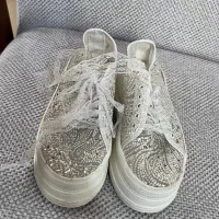 کفش کتونی عروس