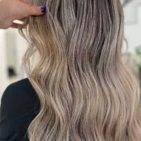 رنگ مو ،موخوره گیری وانواع خدمات زیبایی