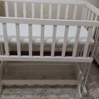 تخت گهواره کنار مادر