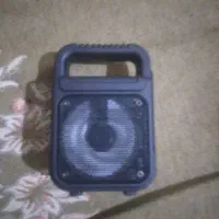 یک عدد اسپیکر بلوتوثی