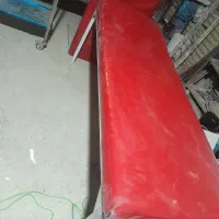 ۲ عدد تخت تزریقات و یک میز