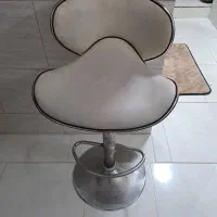 دو عدد صندلی