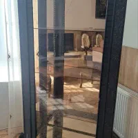 بوفه قهوه‌ای تیره