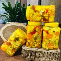 ترشی کلک قرمز مجلسی و ترشی گل کلم زرد خوشمزه دلچسب