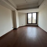 175 متر سه خواب،لوکیشن برتر،نورگیری عالی و سرایدار