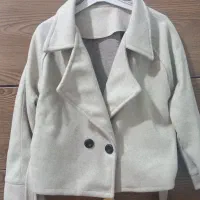 یک کت پاییزی دخترانه