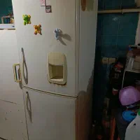 یک عدد یخچال فریزر و یک عدد فریزر