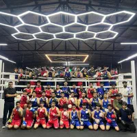 آکادمی بوکس یزدان اقایان و بانوان