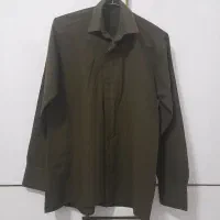 تعدادی لباس وکفش فروشی