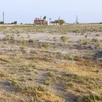 زمین دوهزارمتر برخیابان اصلی.