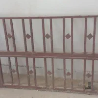 یک عدد درب راه پله و یک عدد پنجره