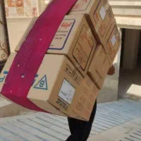 باربری و کارگر خالی اثاثیه منزل