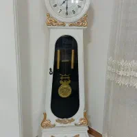 ساعت ایستاده .زیرتلویزیونی