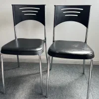 دو عدد صندلی