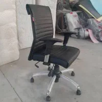 صندلی پشت توری مدیریتی اداری کامپیوتری اپنی میز|دفتر کار|مشهد, طلاب|دیوار