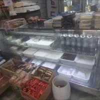فروشنده و کارگر درلبنیاتی