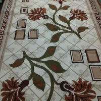 یگ گلیم ۹متری کرم سالم بدون پارگی و سوختگی