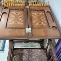 میز و صندلیی تخته و شطرنج کار کرده در حد نو