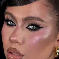 (میکاپ و شینیون تخصصی عروس)در آکادمی مریم احمدی|خدمات آرایشگری و زیبایی|نور, |دیوار