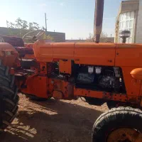 یک دستگاه تراکتور رومانی