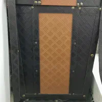 صندوق چوب و روکش چرم