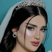 میکاپ و شنیون و کاشت ناخن در خانه تخفیف ف