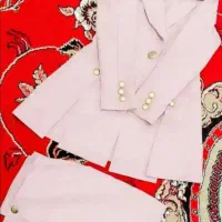 کت و شلوار و یک عدد لباس مجلسی