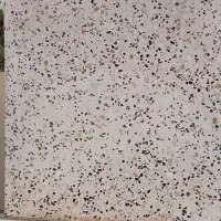 موزائیک  درب اهنی در موکت قالی هاون یایینه تلوزیون