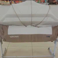 تخت کنار مادر