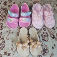 تعدادی کفش بچگانه|کفش و لباس بچه|شیراز, لب آب|دیوار