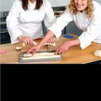 نیازمند نیروی کار خانم در فست فود