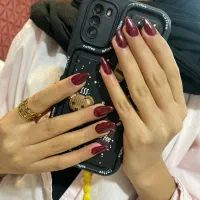 کاشت و طراحی ناخن حرفه ای  با قیمت مناسب در بجنورد