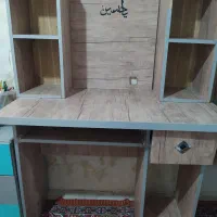میز تحریر و کامپیوتر