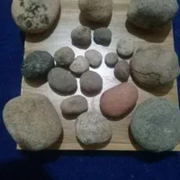 فروش چند قطعه سنگ گرد