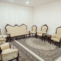 مبل سلطنتی نه نفره با میزجلومبلی خیلی تمیز وشیک