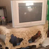 تلویزیون و میز