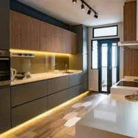 جوان فعال همکاری در کابینت سازی