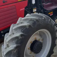 انجام خدمات کشاورزی با تراکتور