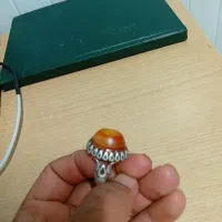 یک عدد انگشتر قواره دار سنگین نگین درشت