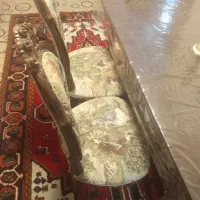 یک دست میز نهار خوری بفروش میرسد