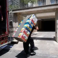 باربری اسباب کشی کارگر خالی برای بسته‌بندی جابجایی