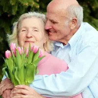 منزل رایگان و حقوق و امتیاز اب و برق و گاز رایگان