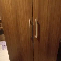 یک عدد تخت یک نفره با داراور و آینه و یک عدد کمد|تخت و سرویس خواب|اصفهان, سپاهانشهر|دیوار