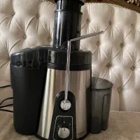 آبمیوه گیری ۸۰۰ وات در حد نو