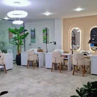 اجاره میز به ناخنکار و  مژه کار در مرکز تخصصی