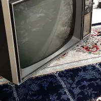 تلوزیون سیاه سفید قدیمی